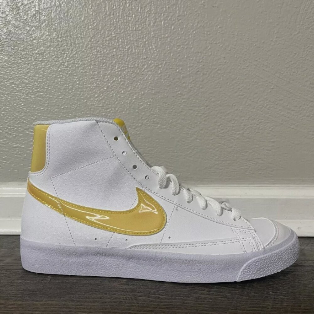NIKE BLAZER MID NN GS KWE 77 WHITE YELLOW Shoe Size 7Y/Women 8.5 FJ4670-100​​​